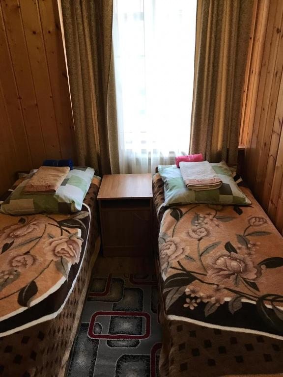 Двухместный (Двухместный номер с 2 отдельными кроватями и ванной) частной гостиницы Частный дом, Красная Поляна