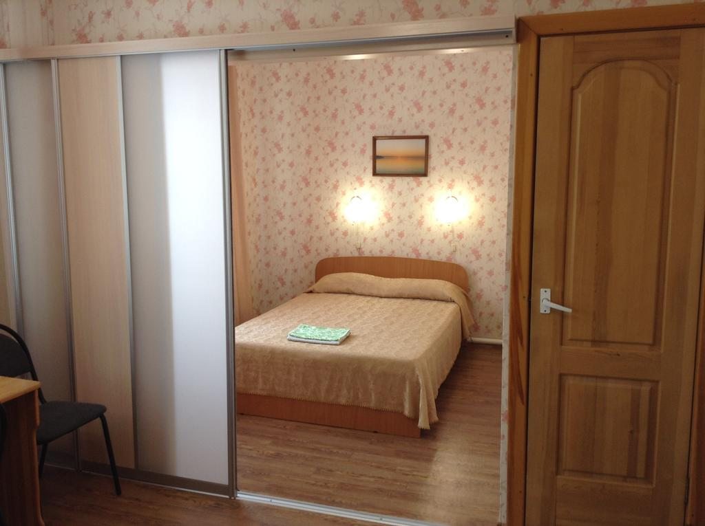 Семейный (Улучшенный семейный номер) гостиницы Дом у Байкала, Северобайкальск