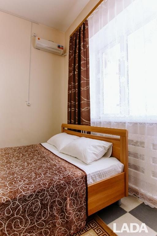 Двухместный (Двухместный номер с 1 кроватью и собственной ванной комнатой) гостиницы Лада, Кропоткин