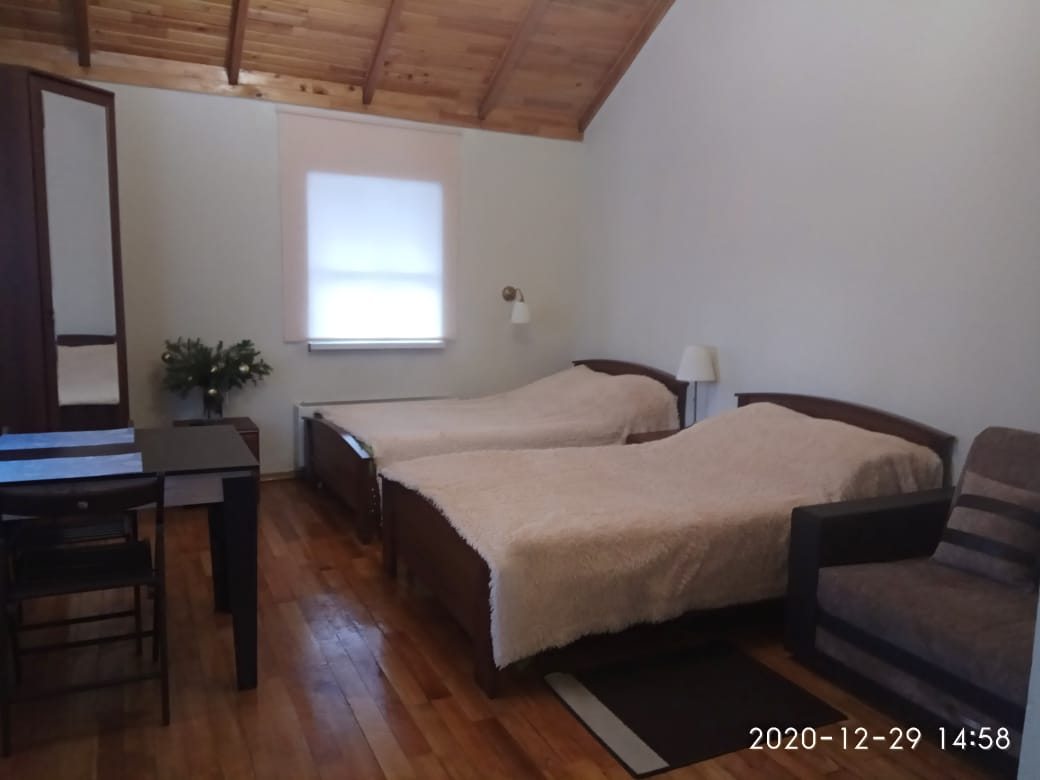 Двухместный (Двухместный номер с 2 отдельными кроватями + диван) базы отдыха Колибри, Ая