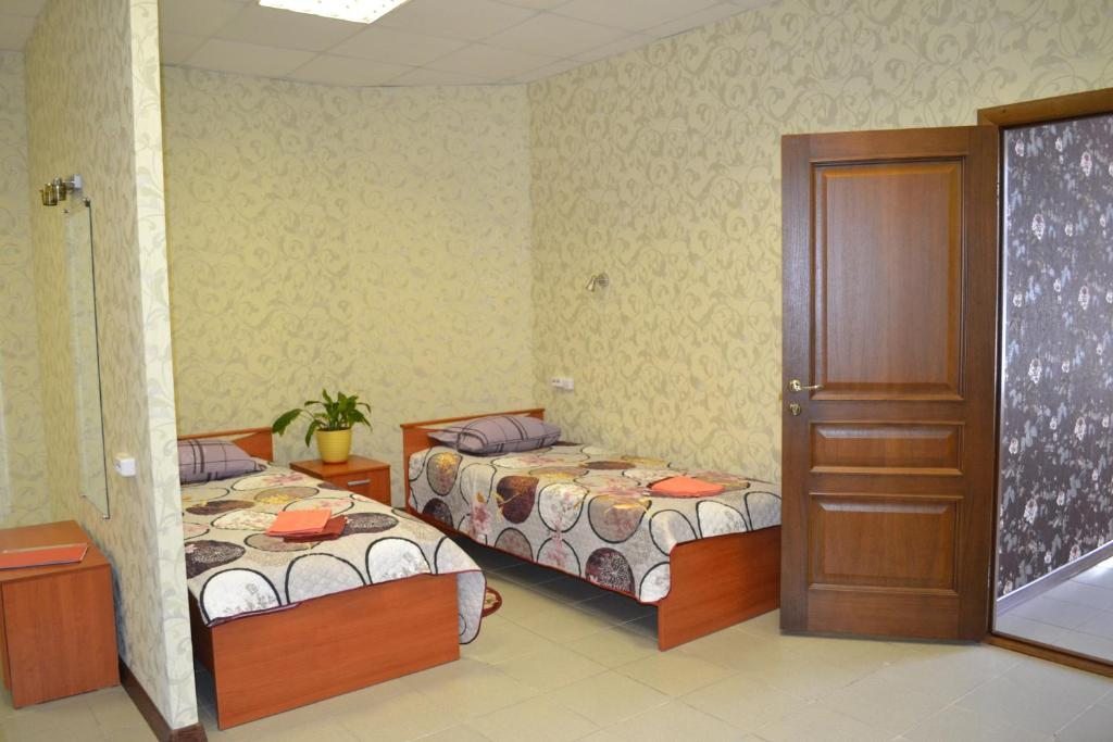 Семейный (Семейный номер «Комфорт») отеля 12 Месяцев, Печоры, Псковская область