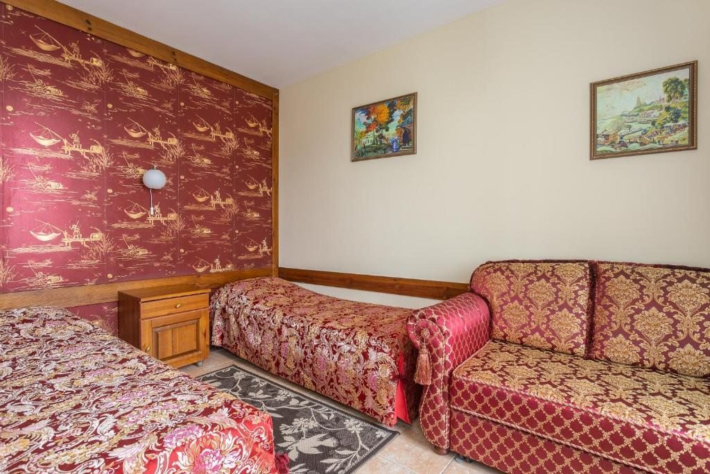 Двухместный (Двухместный номер «Комфорт» с 2 отдельными кроватями) отеля Печоры-Парк, Псковская область
