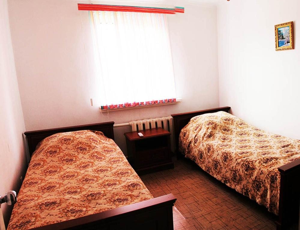 Двухместный (Двухместный номер с 2 отдельными кроватями и общей ванной комнатой) гостевого дома У Гарри, Соль-Илецк