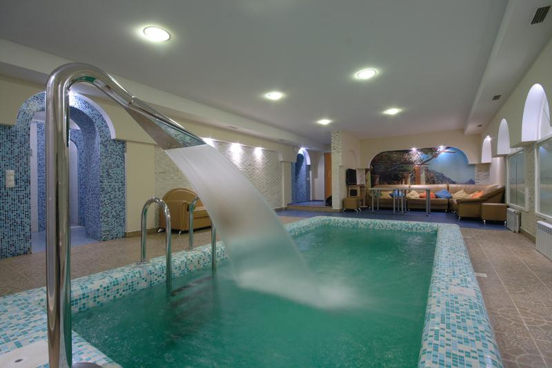 Турецкая баня, Гостиница Сафари