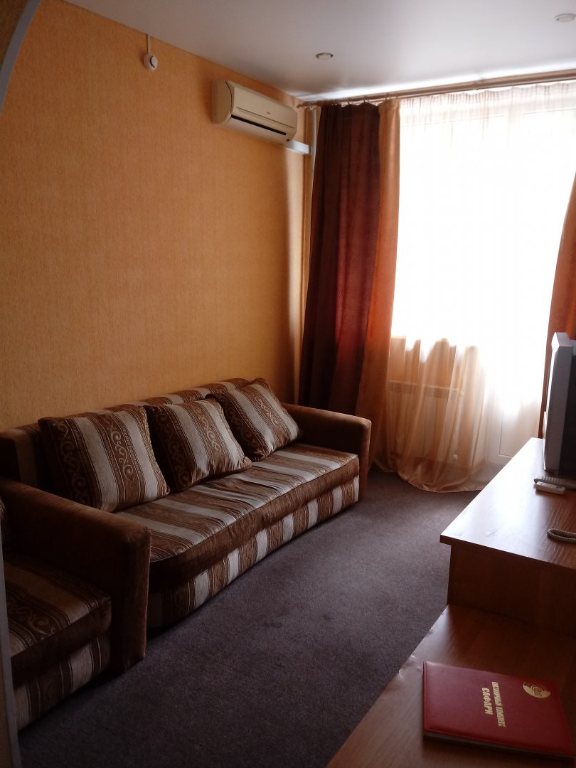 Люкс (2-комнатный) гостиницы Сафари, Самара