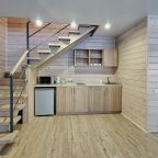 на первом этаже из гостиной выход в бассейн