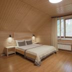 Номера, отдельно стоящие Шале, коттеджи на большие компании