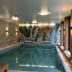 Подогреваемые 7 взрослых, 3 детских, крытый и джакузи