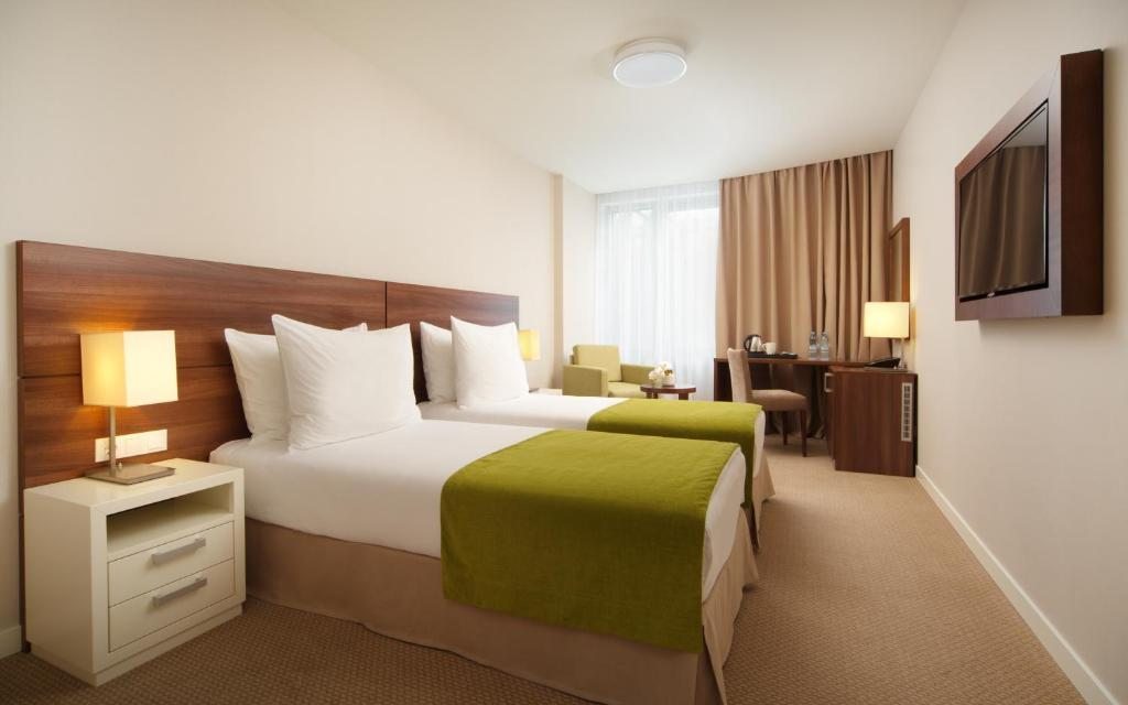 Двухместный (Стандартный двухместный номер с 1 кроватью или 2 отдельными кроватями) отеля Parklane Resort and SPA, Санкт-Петербург