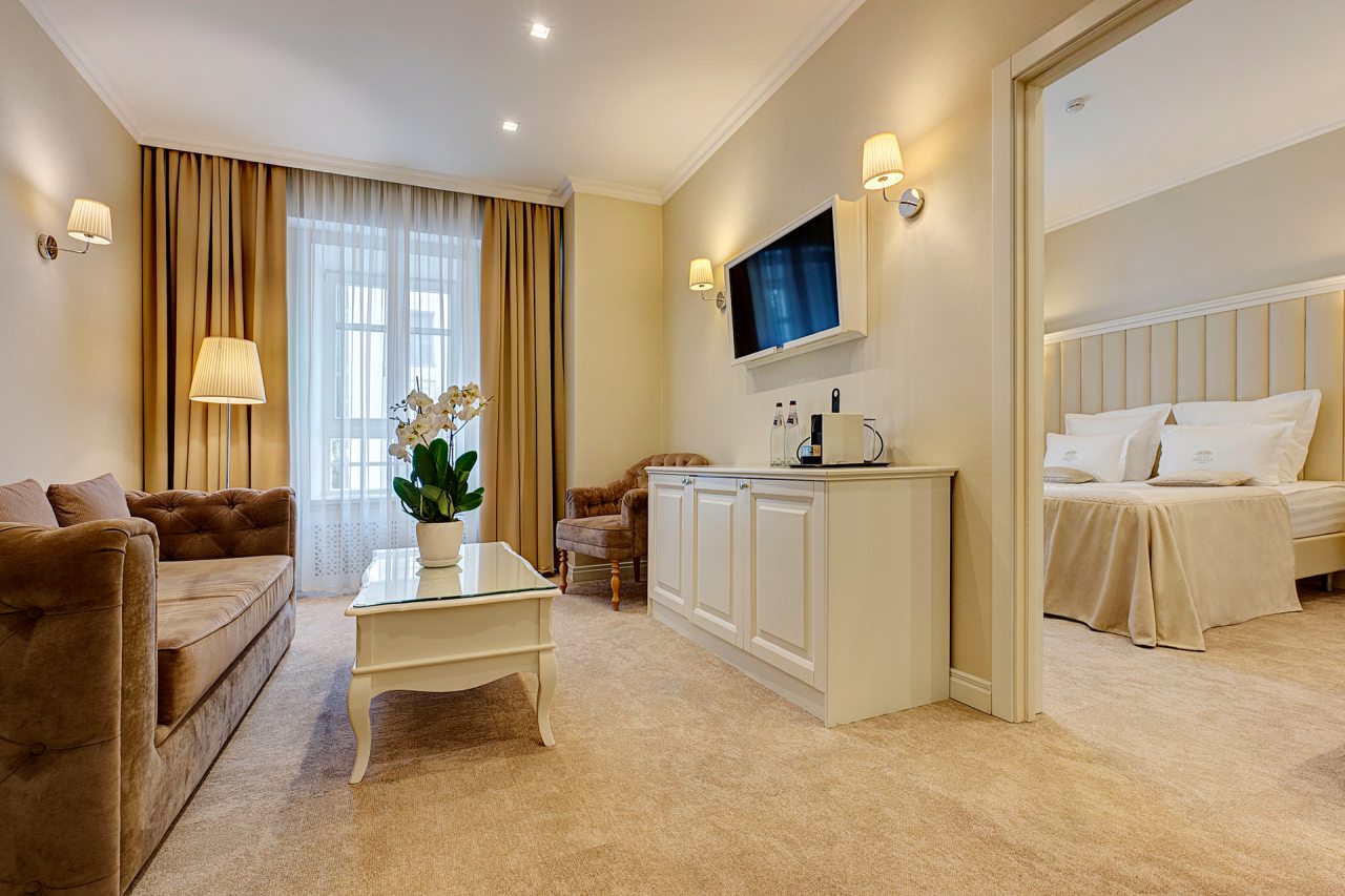 Сьюит (Сеньор), Гранд Отель Звезда