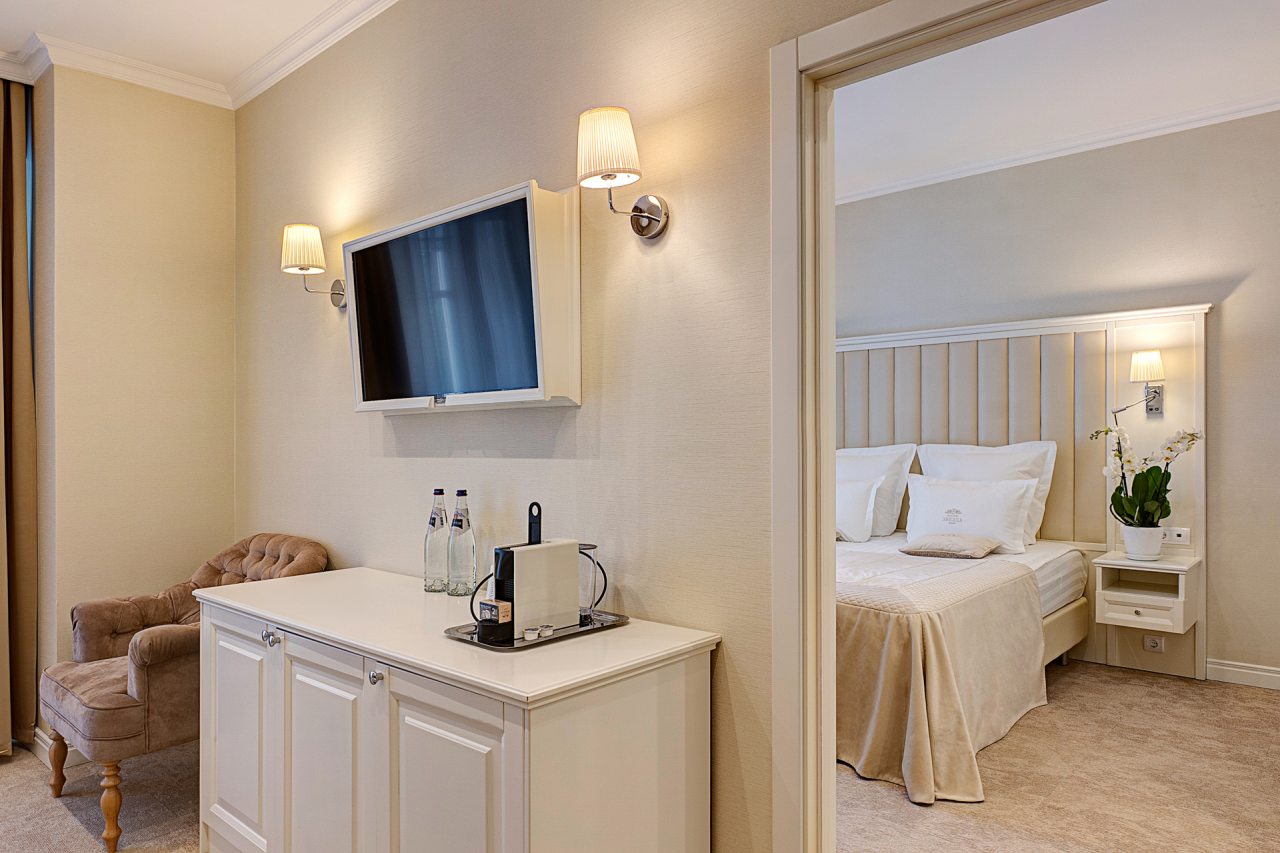 Сьюит (Сеньор), Гранд Отель Звезда