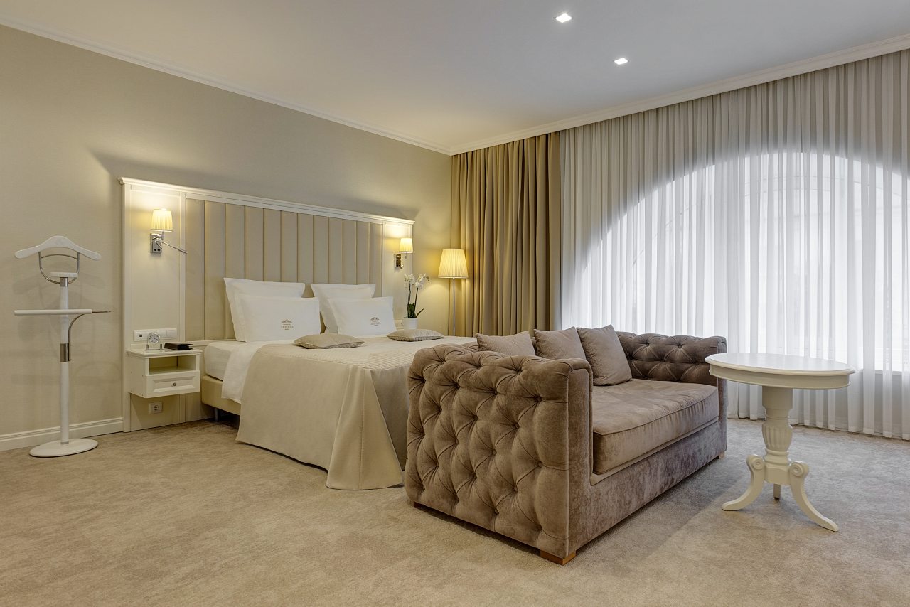 Сьюит (Бизнес), Гранд Отель Звезда