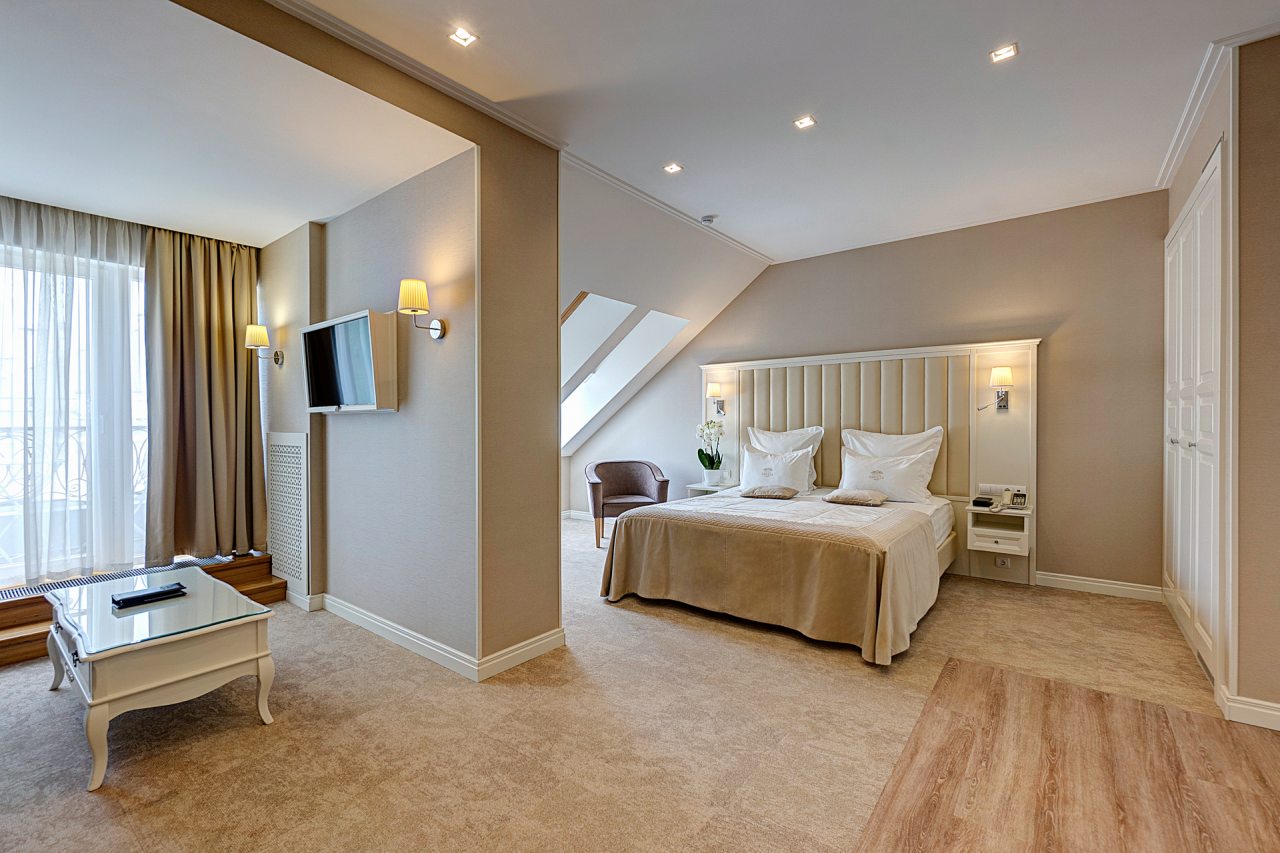 Сьюит (Джуниор с балконом), Гранд Отель Звезда