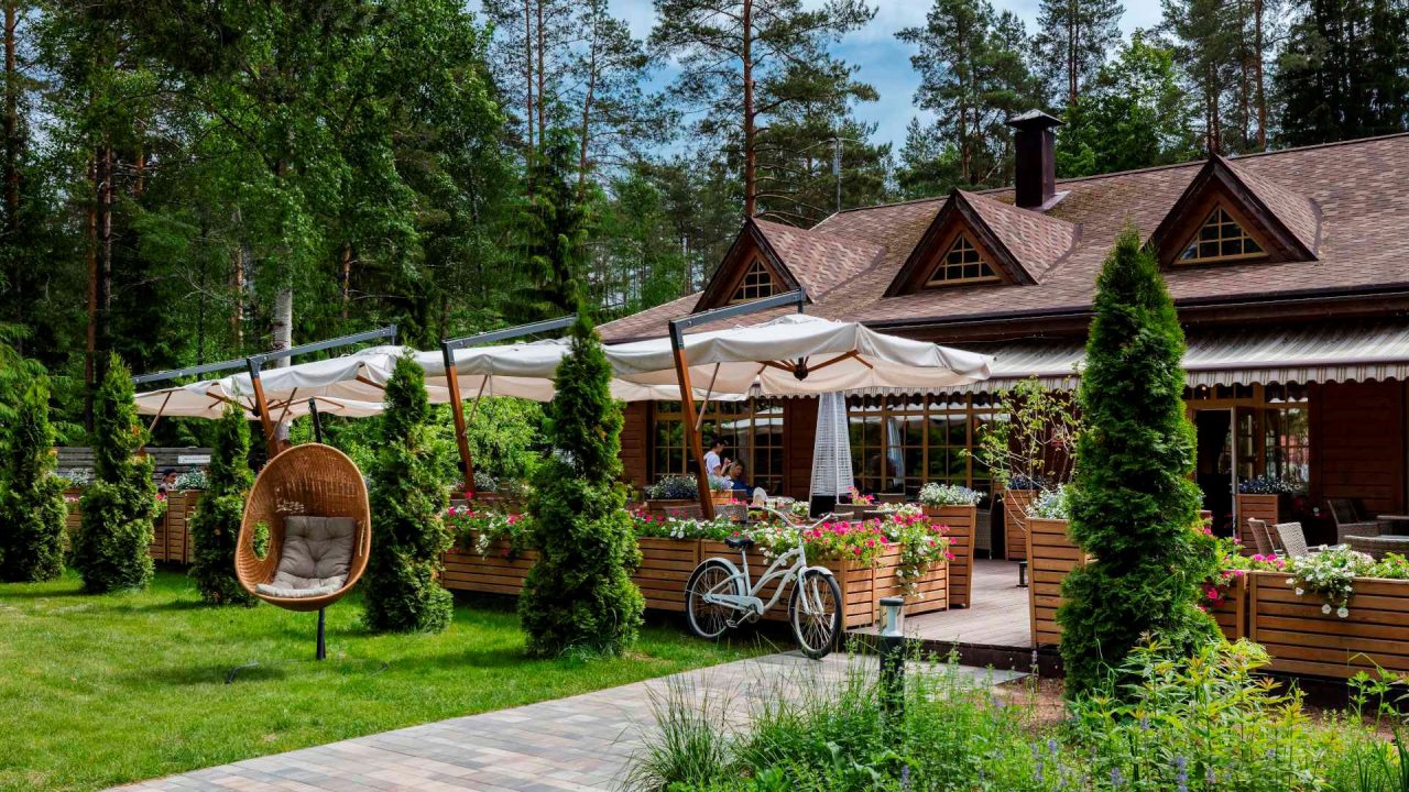 Отель Царство-Королевство, Рощино