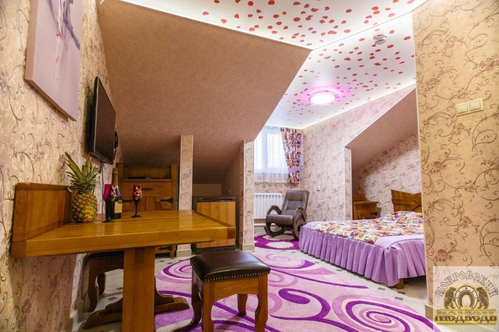 Двухместный (Двухместный номер Делюкс с 1 кроватью и душем) отеля Покров, Владимирская область