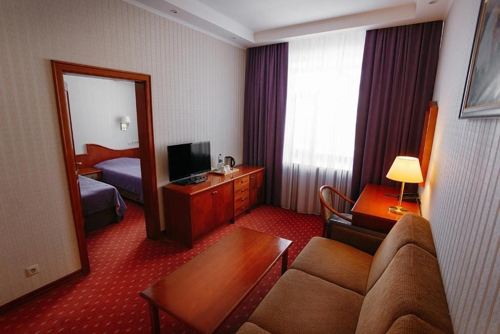 Двухместный (Улучшенный двухместный номер с 2 отдельными кроватями) отеля Нефтяник, Альметьевск
