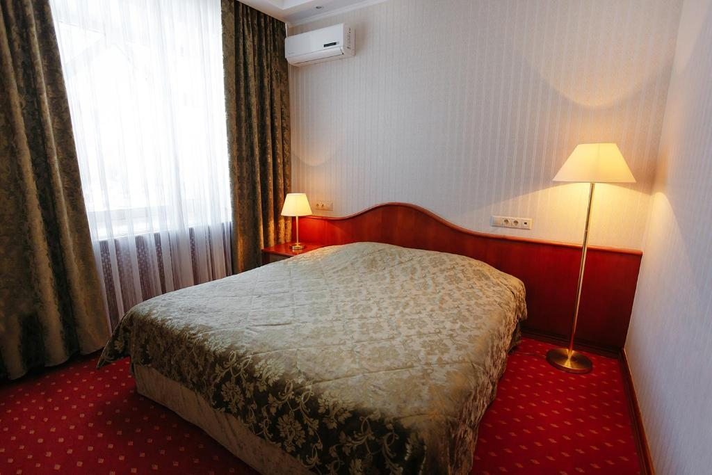 Двухместный (Двухместный номер бизнес-класса с 1 кроватью) отеля Нефтяник, Альметьевск
