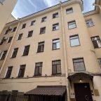 Здание отеля занимает 5 этажей. Имеется отдельная парадная