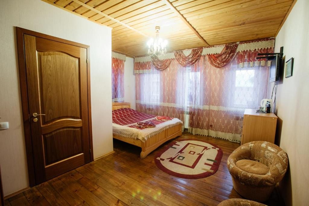 Двухместный (N1 Улучшенный двухместный номер с 1 кроватью) гостевого дома Литейщика Никуличева, Суздаль