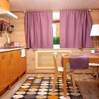 Комфортная кухня со всем необходимым для приготовления пищи