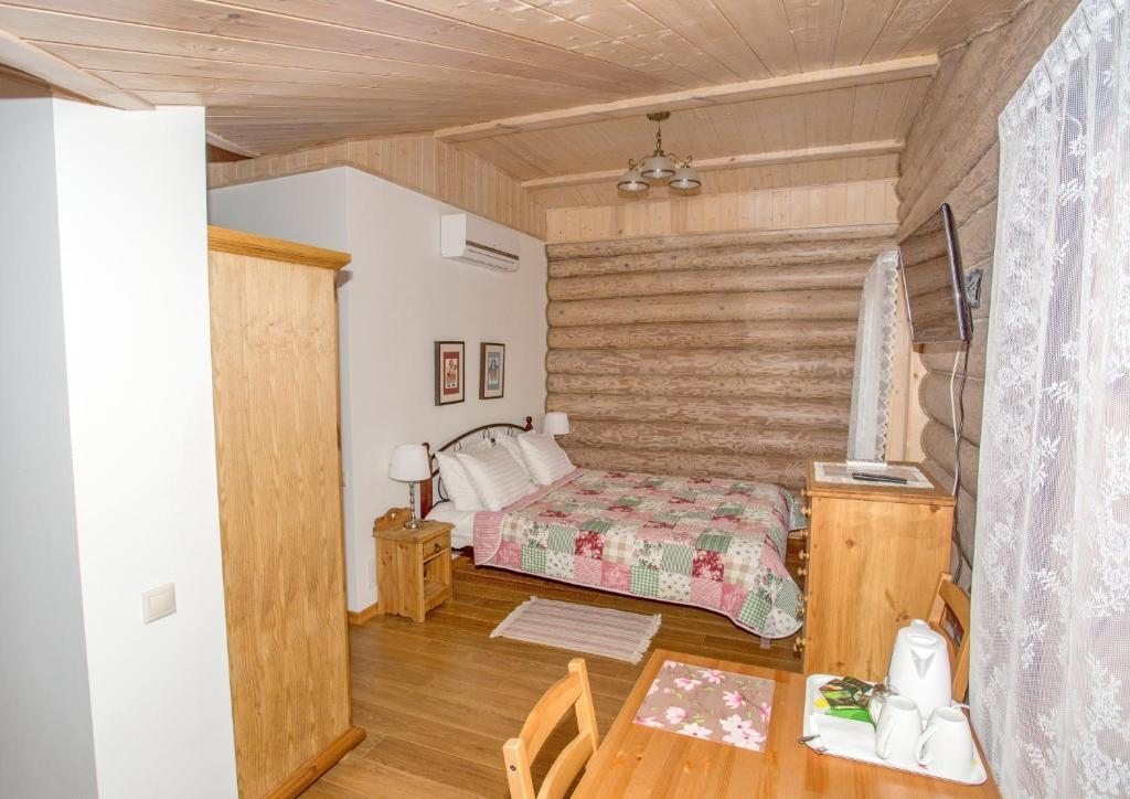 Семейный (Трёхместный номер с двуспальной кроватью и диваном-кроватью (№5)) гостевого дома На Спасской, Суздаль