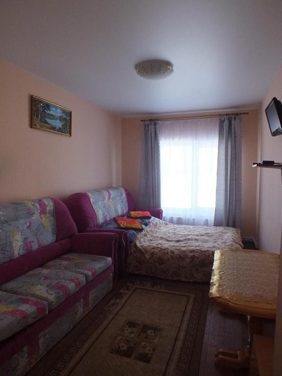Семейный (Семейный номер (для 2 взрослых и 1 ребенка) с общей ванной комнатой) отеля Уютное Гнездышко, Суздаль