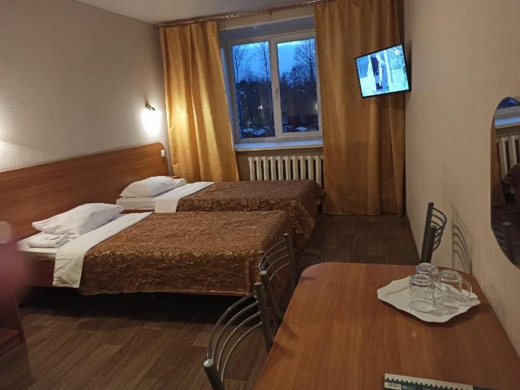 Трехместный (Трехместный номер эконом-класса с общей ванной комнатой) отеля Березовая роща, Петрозаводск