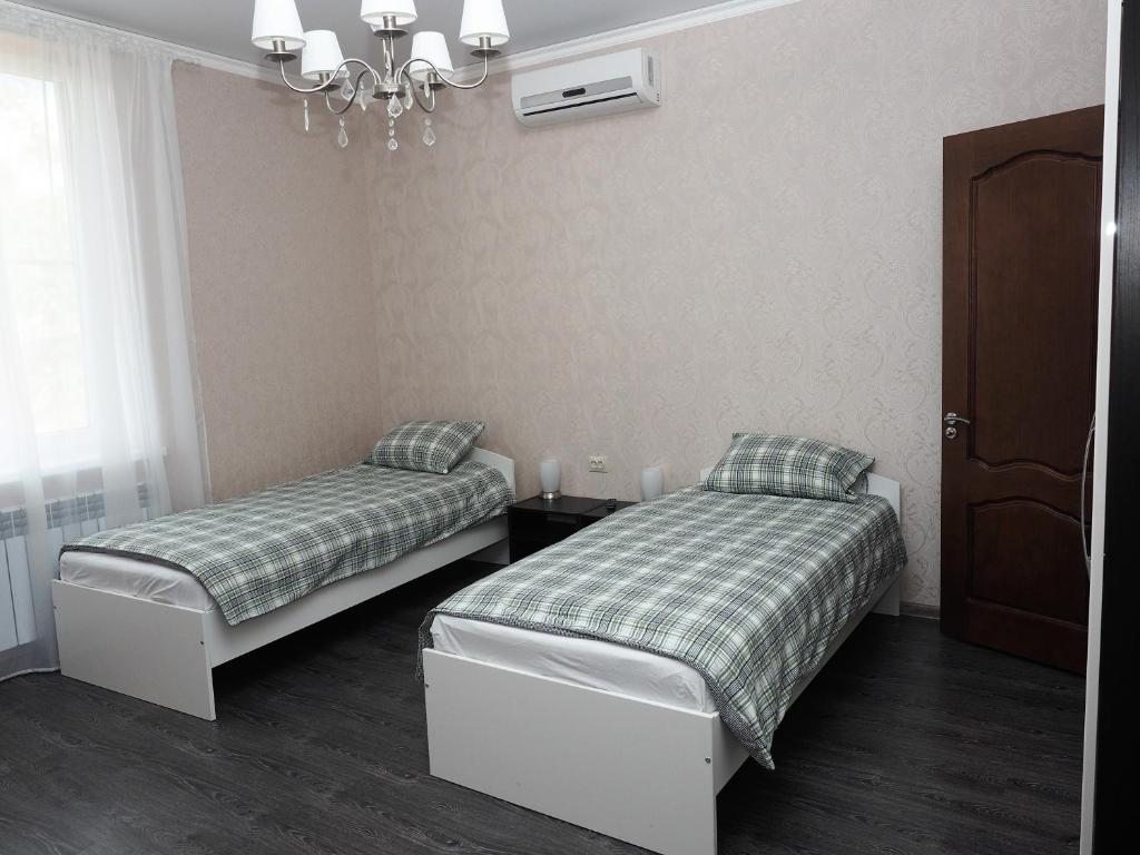 Двухместный (Двухместный номер с 1 кроватью или 2 отдельными кроватями и собственной ванной комнатой) гостевого дома Престиж, Азов