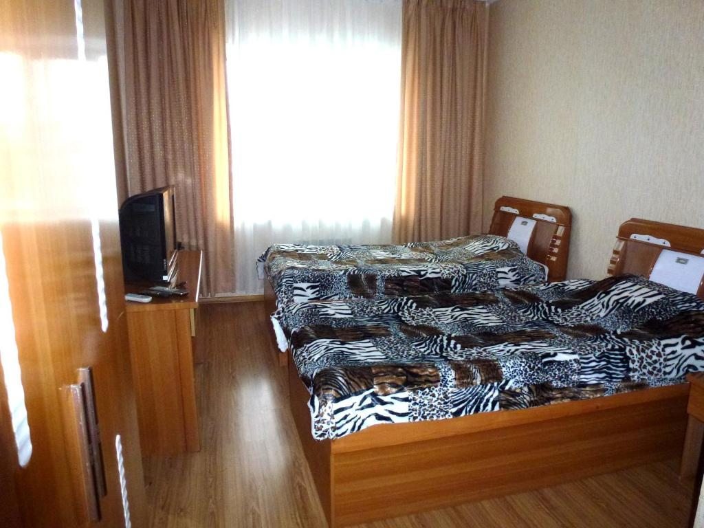 Номер (Односпальная кровать в 2-местной общей спальне для гостей обоего пола) мотеля Негус, Артем