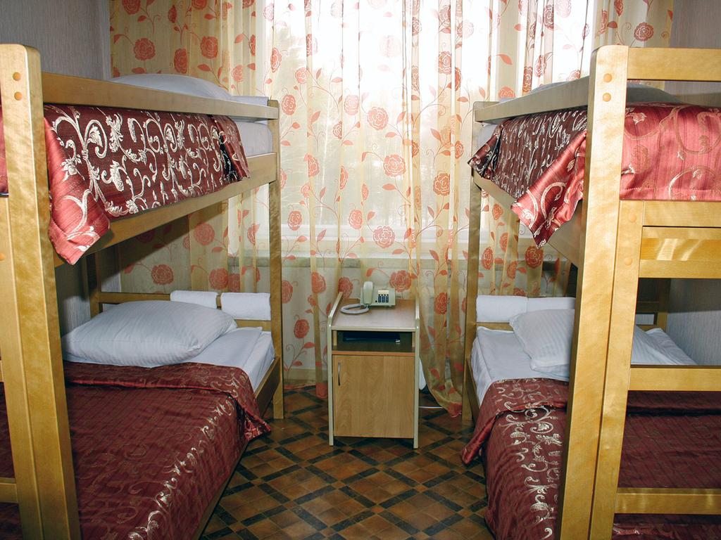 Четырехместный (Стандартный четырехместный номер) отеля Золотая Долина, Новосибирск