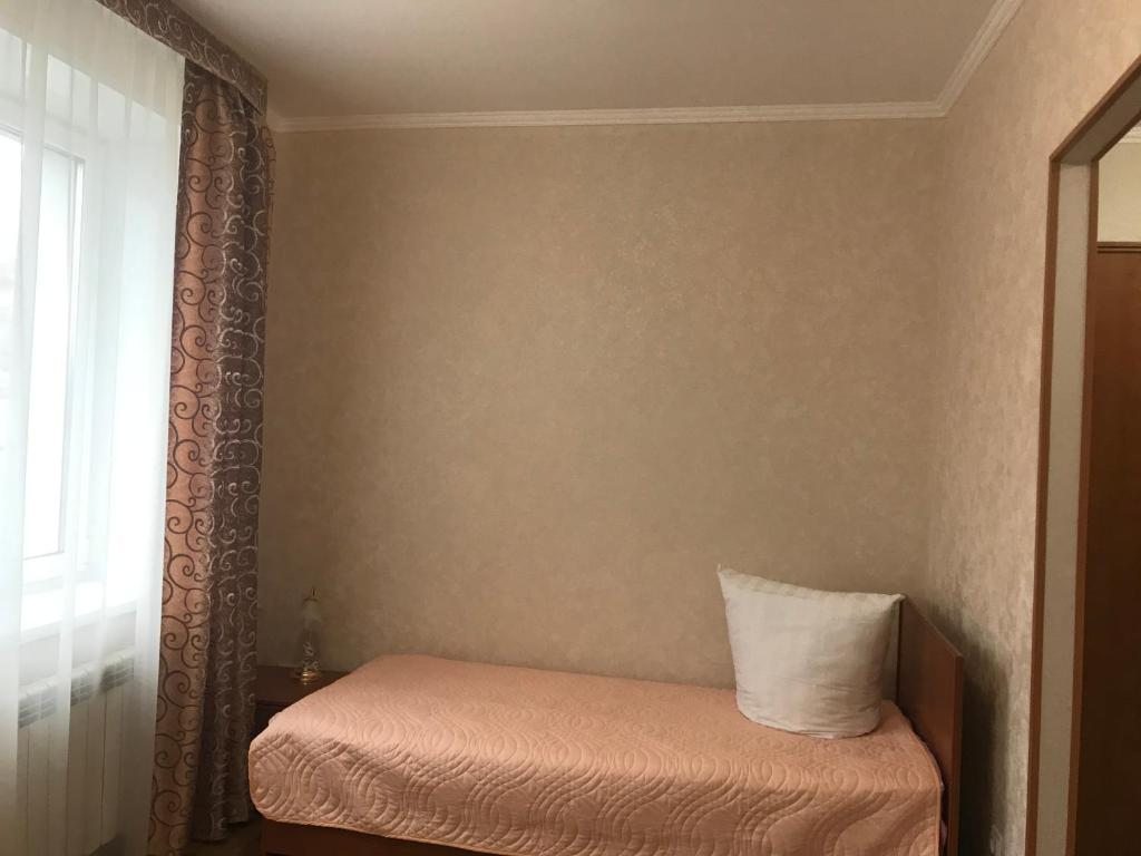 Двухместный (Улучшенный двухместный номер с 2 отдельными кроватями) отеля Пражечка, Белово