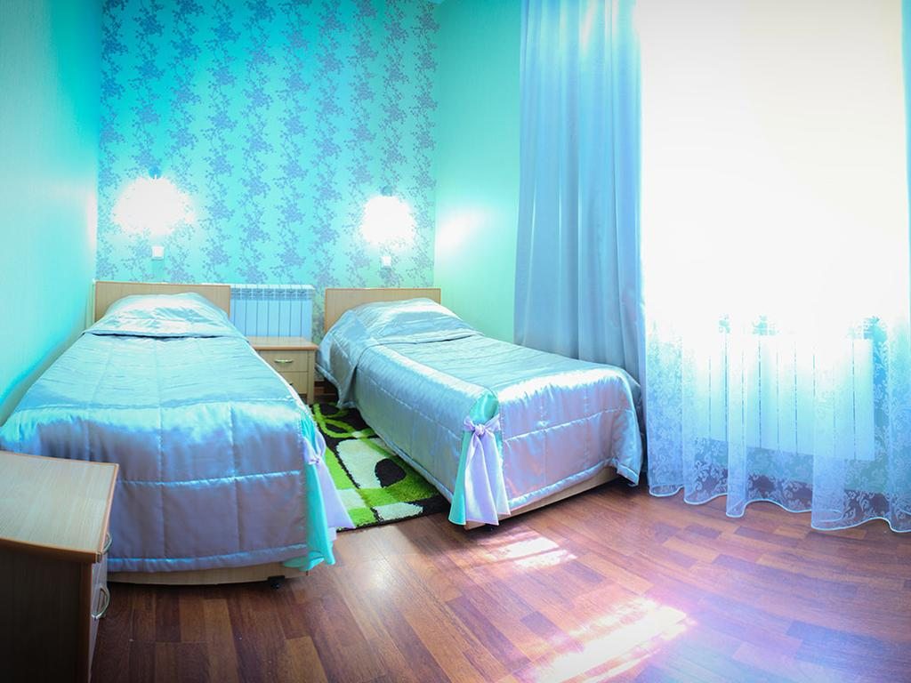 Двухместный (Двухместный номер с 2 отдельными кроватями: лечение включено) санатория Барнаульский