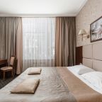 Двуспальная кровать.