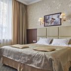 Двуспальная кровать.