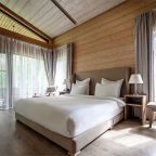 Коттедж (Премиум с джакузи), Отель Охта Парк