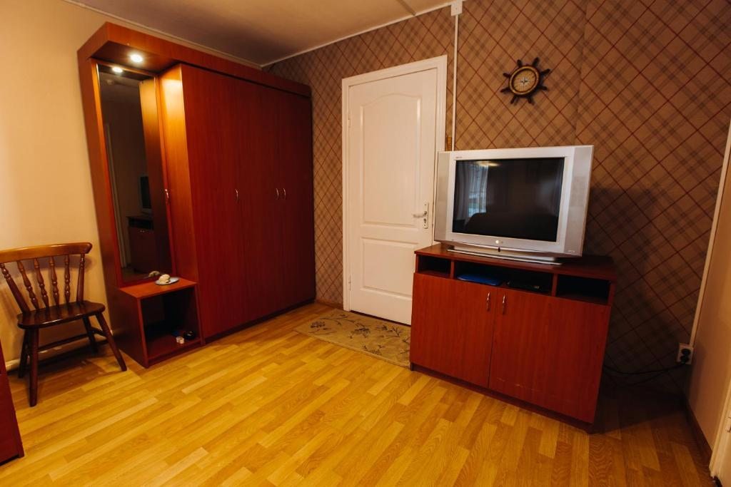 Двухместный (Двухместный номер с 2 отдельными кроватями + дополнительной кроватью) гостиницы Кают Компания, Вельск