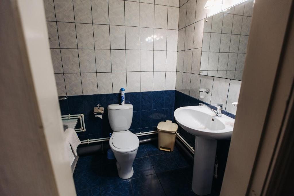 Двухместный (Двухместный номер с 2 отдельными кроватями и общей ванной комнатой) гостиницы Кают Компания, Вельск