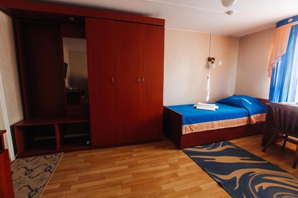 Двухместный (Стандартный двухместный номер с 2 отдельными кроватями и общей ванной комнатой) гостиницы Кают Компания, Вельск