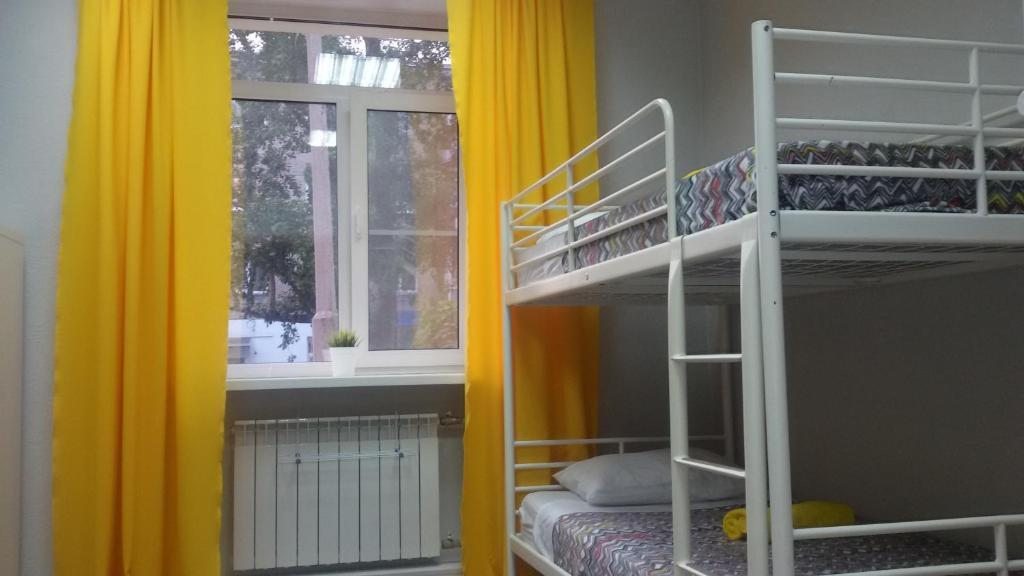 Номер (Кровать в общем 6-местном номере) хостела Вагон, Барнаул