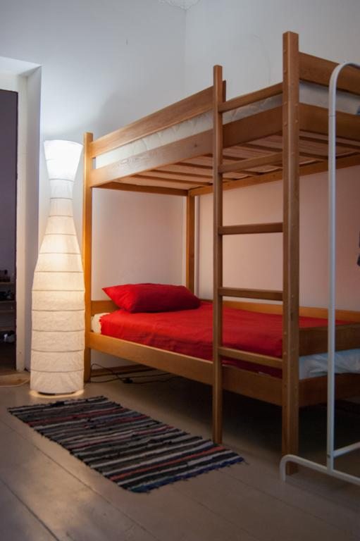 Номер (Спальное место на двухъярусной кровати в общем номере для мужчин) хостела Изба, Барнаул