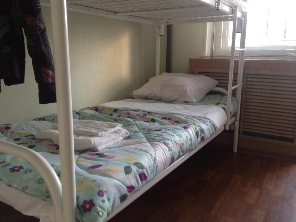 Номер (Спальное место на двухъярусной кровати в общем номере для мужчин и женщин) хостела ПЛЮС, Владивосток