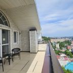 Студио (Золотой-мансарда с видом на море/без кухни), Апартаменты Буссе