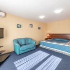 Полулюкс, Гостиница Ладога