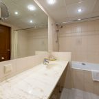 Полулюкс, Гостиница Ладога