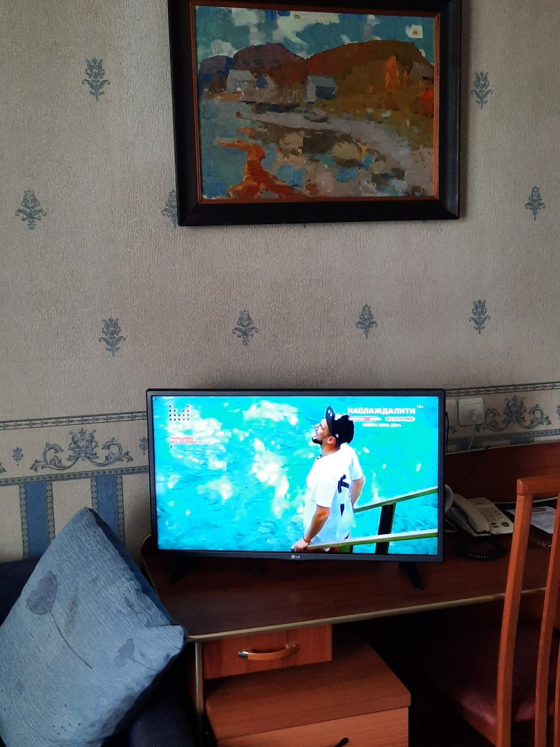 ЖК-телевизор, Гостиница Постоялый Двор
