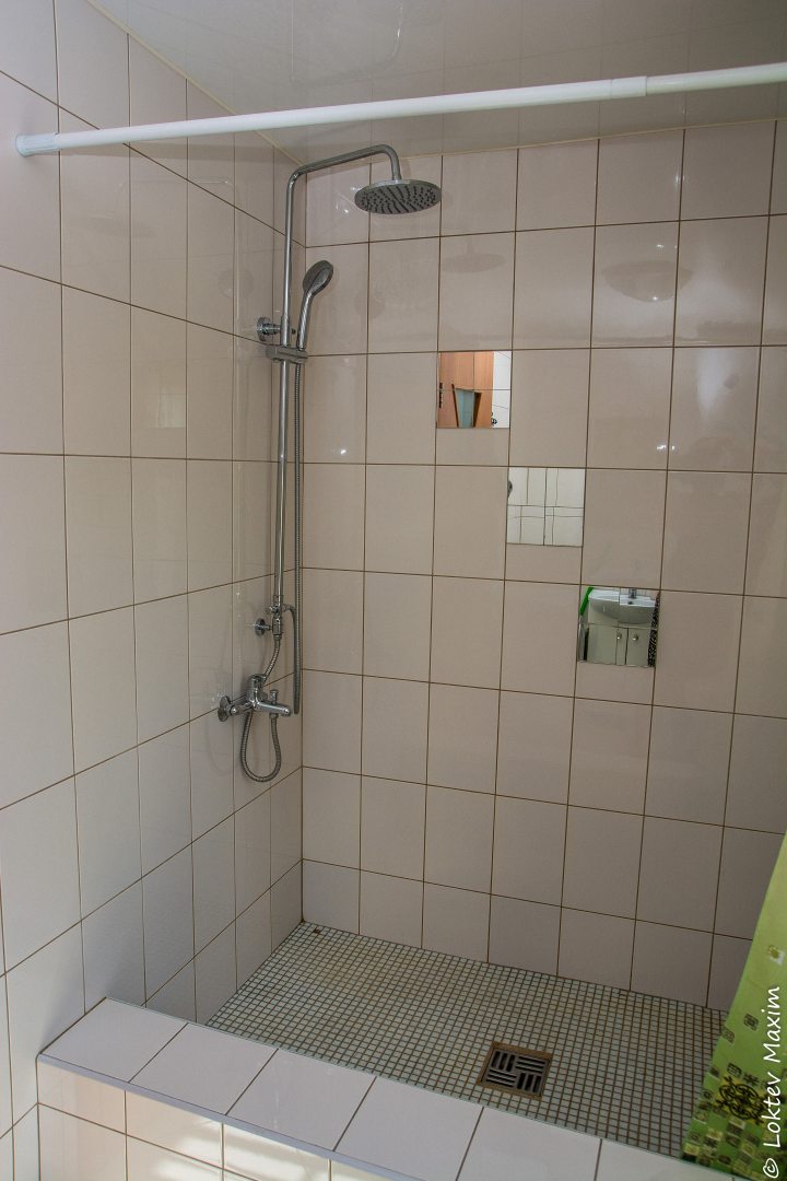 Общий душ и туалет на 2 номера. Мини-отель Кедровый Дом Кочиевских