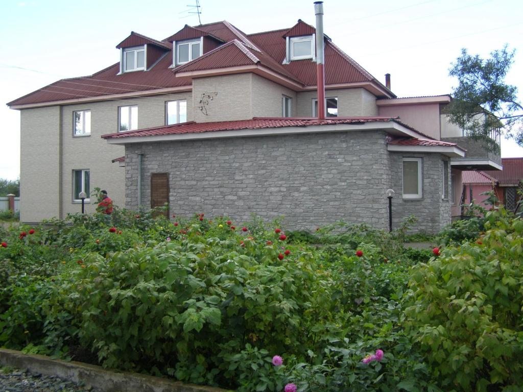 Трехместный (Бюджетный трехместный номер) гостевого дома Ким Хаус, Южно-Сахалинск