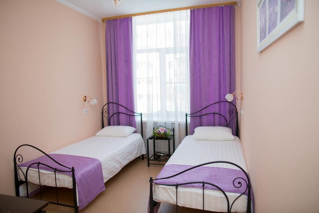 Двухместный (Двухместный номер с 2 отдельными кроватями и ванной комнатой) отеля Золотая лилия, Комсомольск-на-Амуре