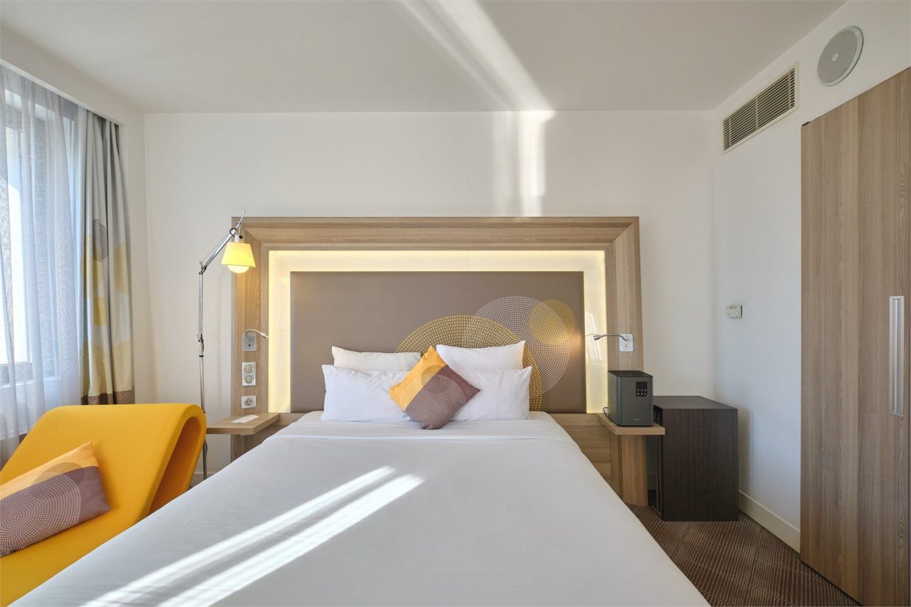 Двухместный (Номер Люкс - с двуспальной кроватью и диваном), Отель Novotel Красноярск центр