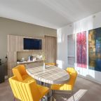Двухместный (Номер Люкс - с двуспальной кроватью и диваном), Отель Novotel Красноярск центр